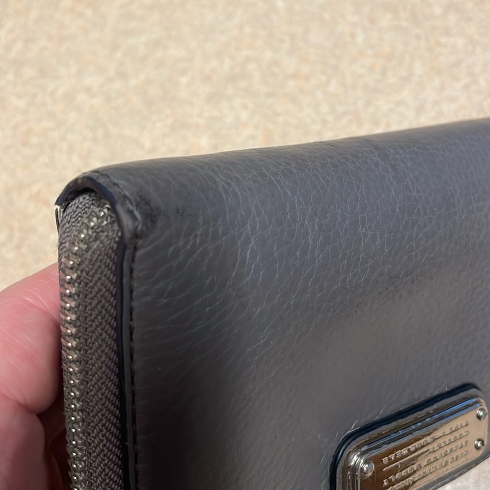 Marc by Marc Jacobs taupe leather wallet purse wristlet - Picture 9 of 10